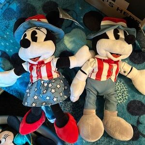 Fourth of July Mickey and Minnie Mouse Disney store exclusive/ still have tags!